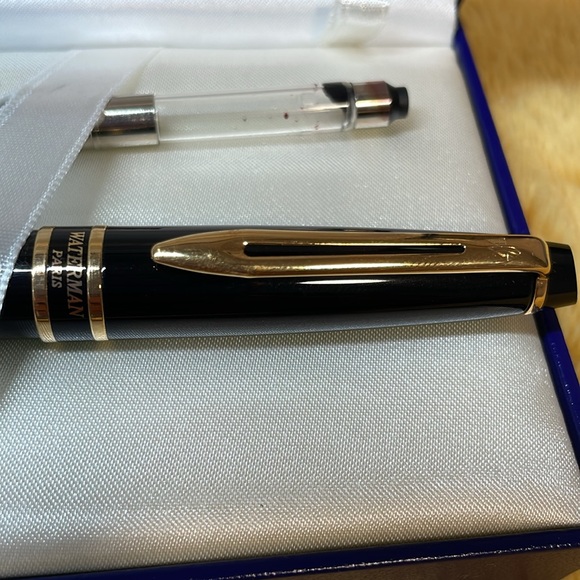 Waterman Expert Black Gold Trim Fountain Pen - Medium - Picture 6 of 7